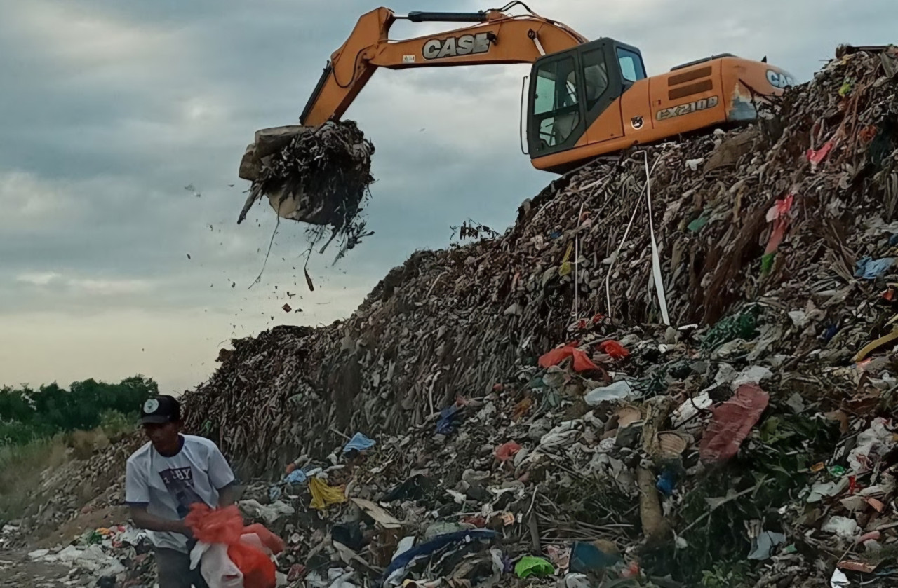 Sampah menggunung di TPA Tambakboyo, Lamongan. (Foto : Petugas TPA Tambakboyo for jatimnow.com)