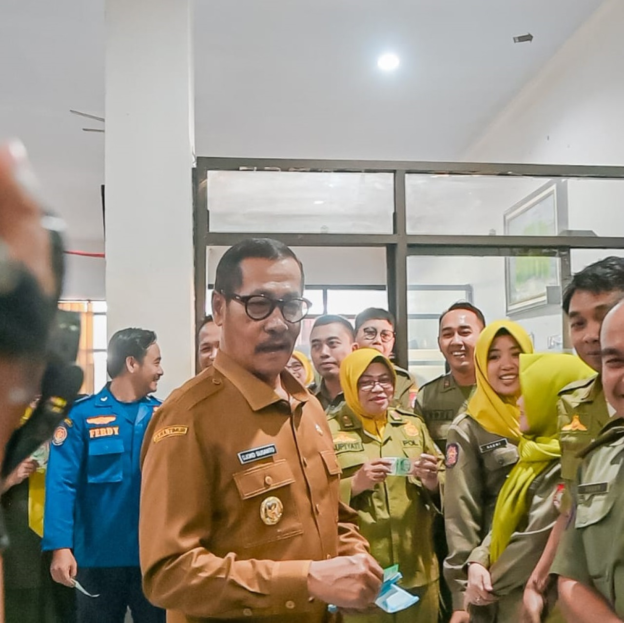 Wabup Jember Silaturahmi OPD dan Bagikan Uang Kaget Pascalibur Lebaran