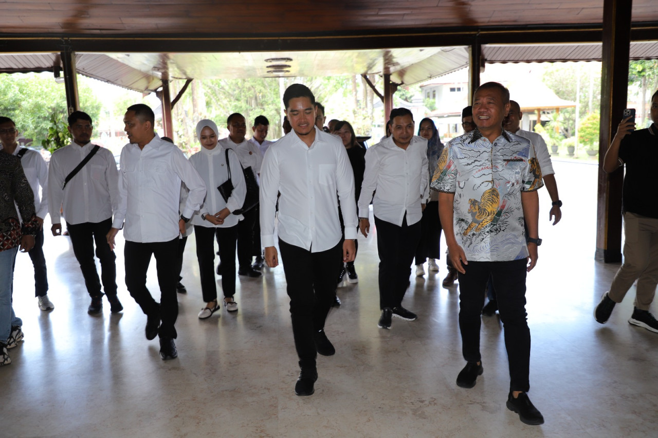 Ketua DPP PSI, Kaesang Pangarep saat bertemu Bupati Tulungagung Gatut Sunu Wibowo. (Foto: Bramanta Pamungkas/jatimnow.com)