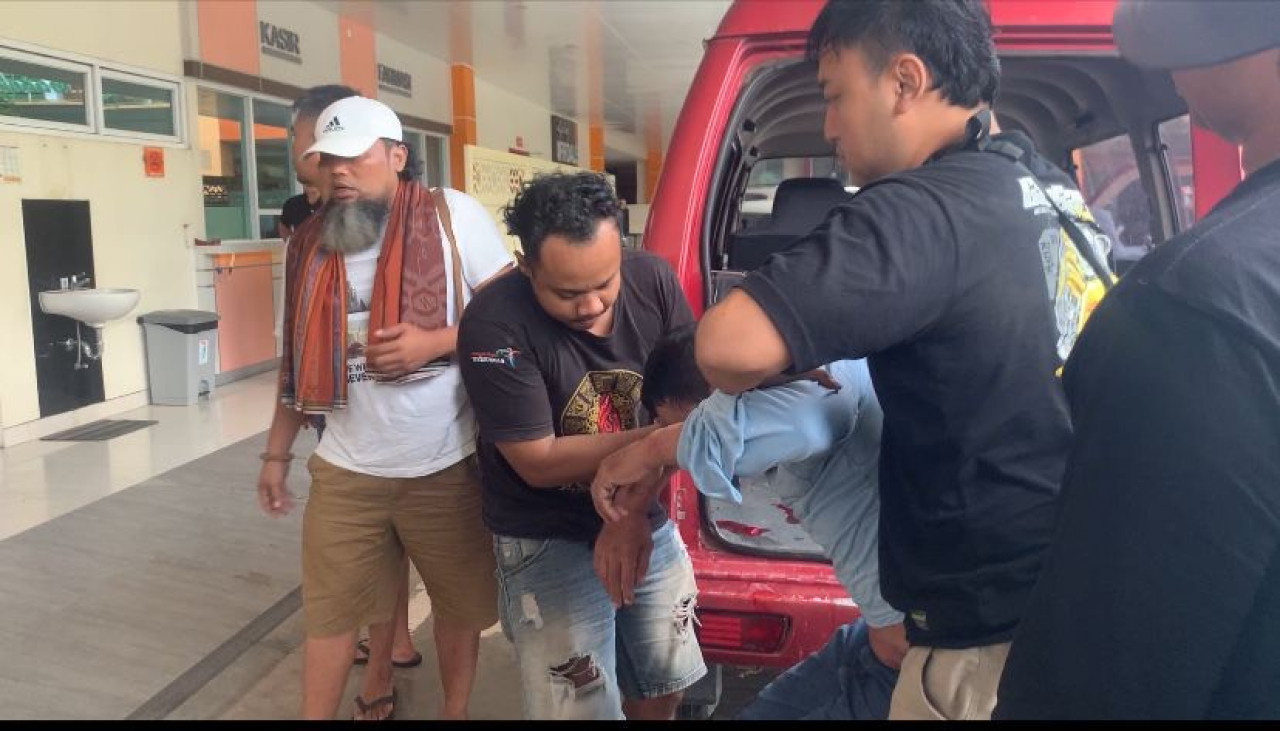 Maling Modus Pecah Kaca di Ponorogo Ditembak saat Kabur, 2 Masih Buron