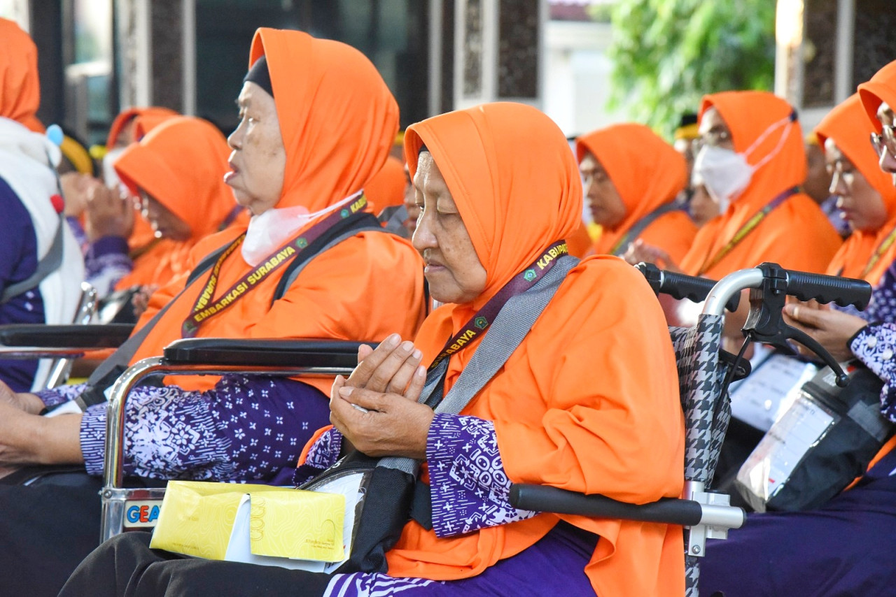 Calon jamaah haji asal Sidoarjo diberangkatkan dari pendopo Delta Wibawa. (Foto: Ahaddiini HM/Jatimnow.com./jatimnow.com)
