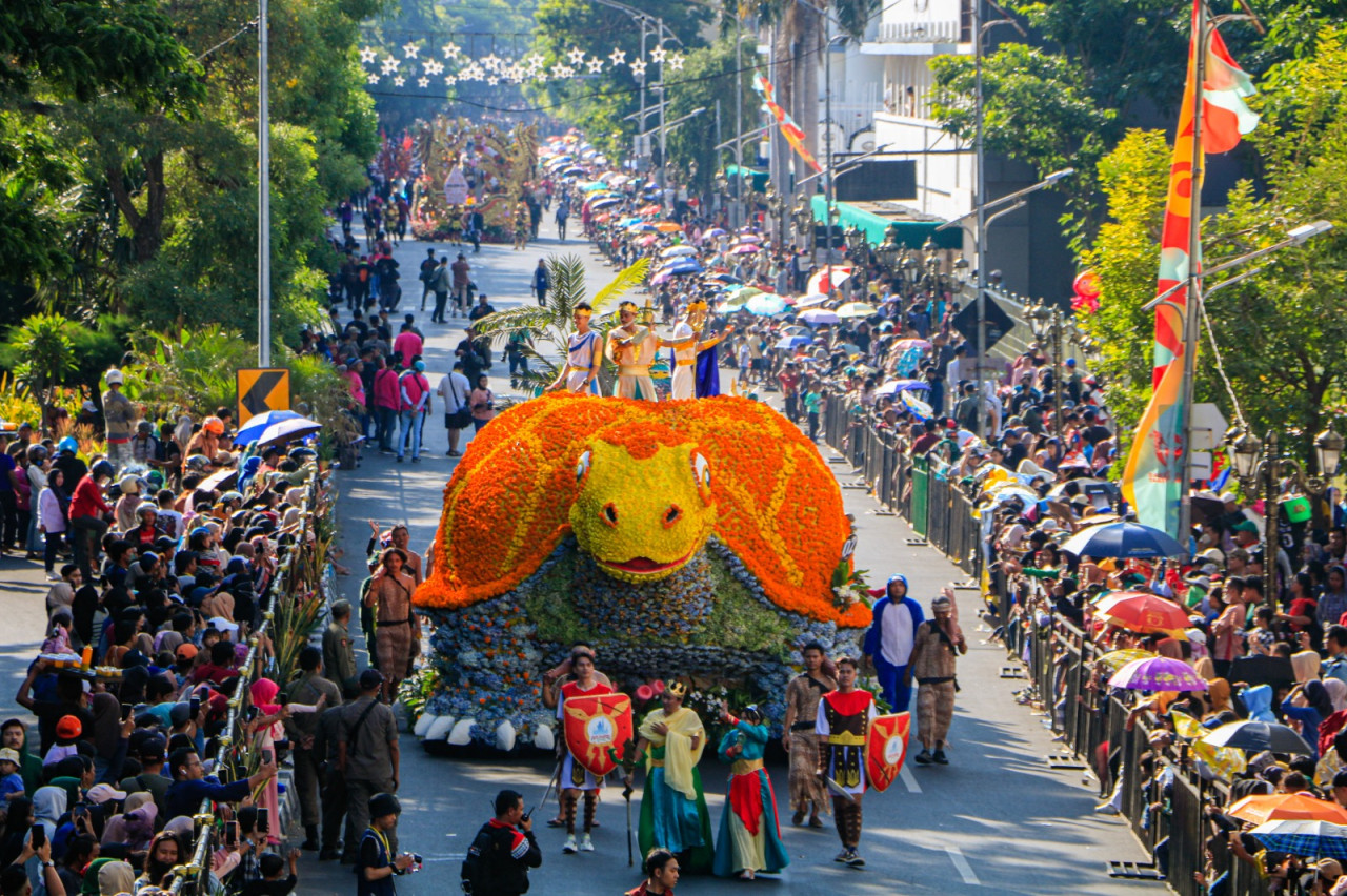 Pawai Bunga pada HJKS 2024 (dok.jatimnow.com)