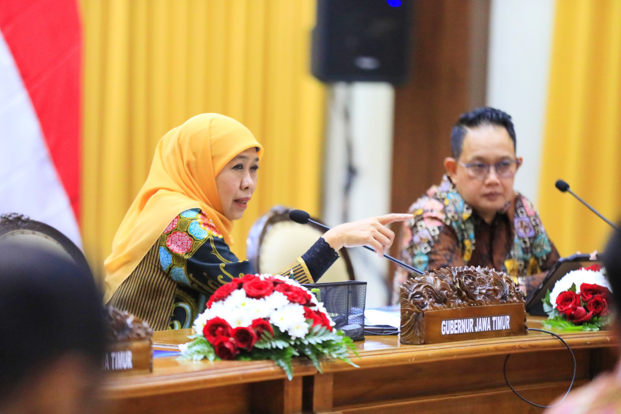 Gubernur Khofifah saat memimpin Rapat Pleno di Grahadi Surabaya (foto: Humas Pemprov Jatim for jatimnow.com)