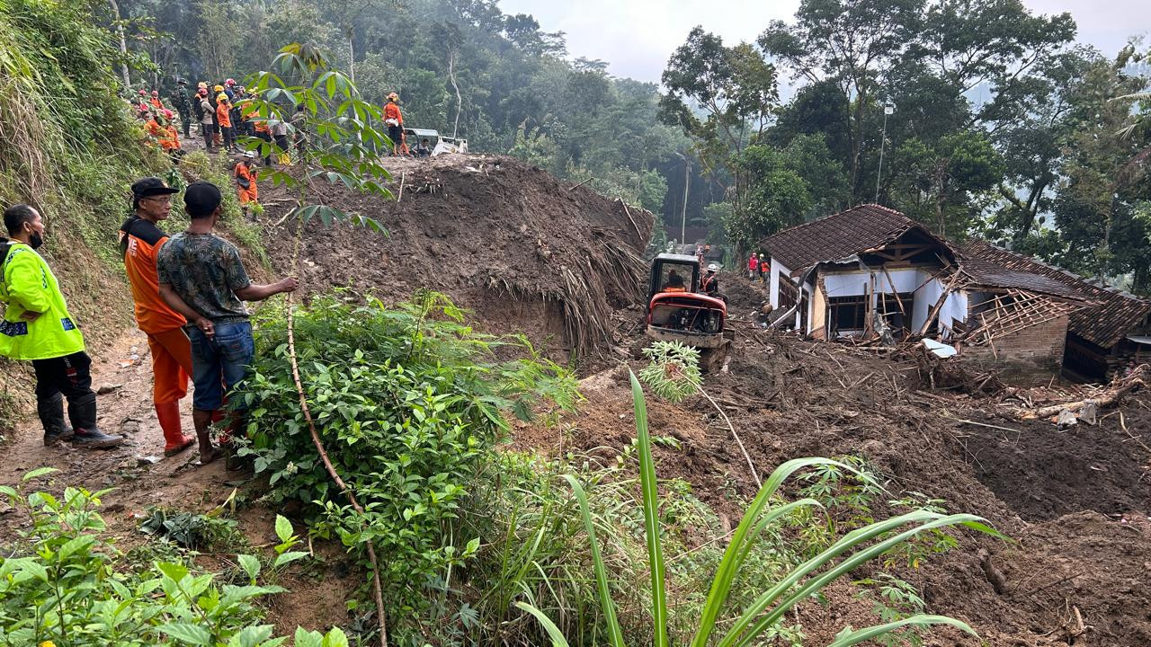 Pencarian hari ke-6 (foto: Bramanta/jatimnow.com)