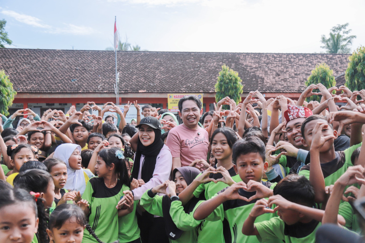 Keseruan siswa di Jember bersama Bupati Fawait (foto: Kominfo Jember for jatimnow.com)