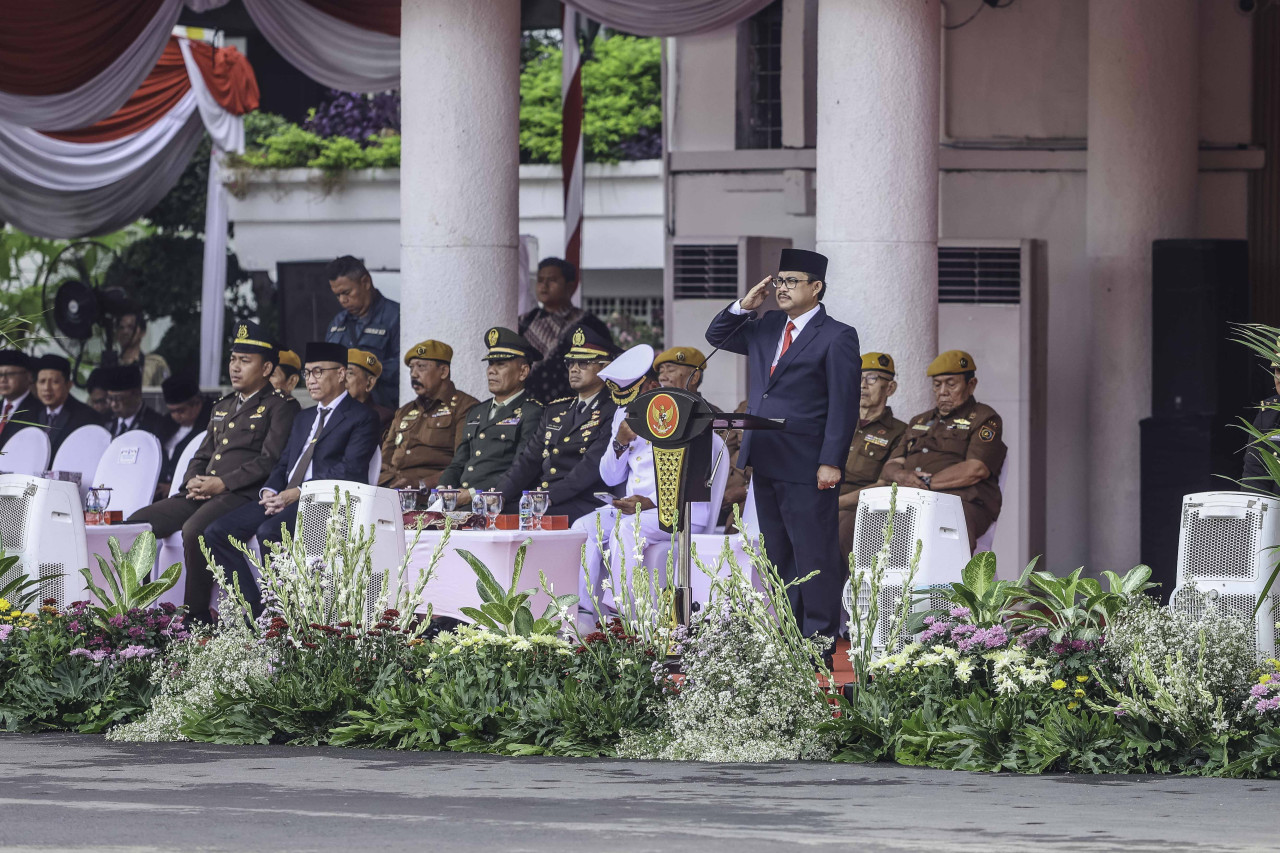Sekda Surabaya M Ikhsan memimpin Upacara Harkitnas 2025 di Halaman Balai Kota (foto-foto: Kominfo Surabaya for jatimnow.com)