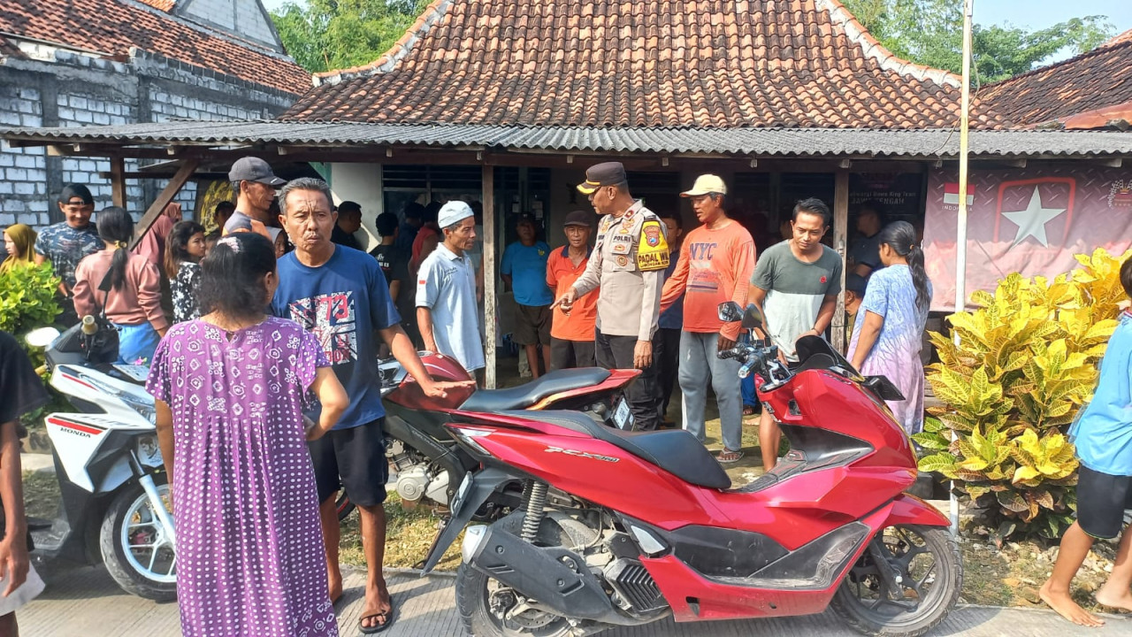 Polisi menggali keterangan dugaan kasus pemerkosaan terhadap seorang nenek. (Foto: Humas Polres Lamongam for jatimnow.com)