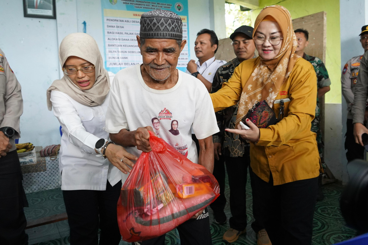 Pemkab Kediri kirim bantuan untuk warga terdampak banjir dan longsor di Mojo. (Foto: Pemkab Kediri/jatimnow.com)