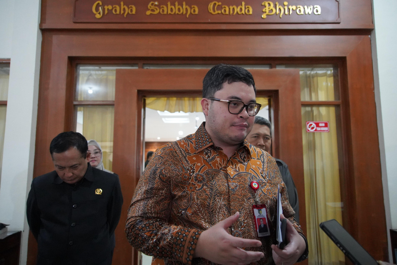 Mas Dhito usai rapat paripurna di DPRD Kabupaten Kediri. (Foto: Pemkab Kediri/jatimnow.com)