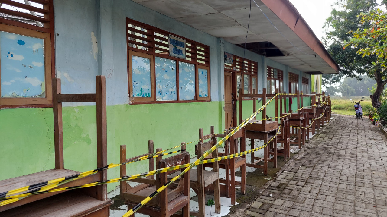Sekolah rusak di SDN 2 Balongwangi Lamongan terbengkalai karena tidak mendapat penanganan. (Foto: Adyad Ammy Iffansah/jatimnow.com)