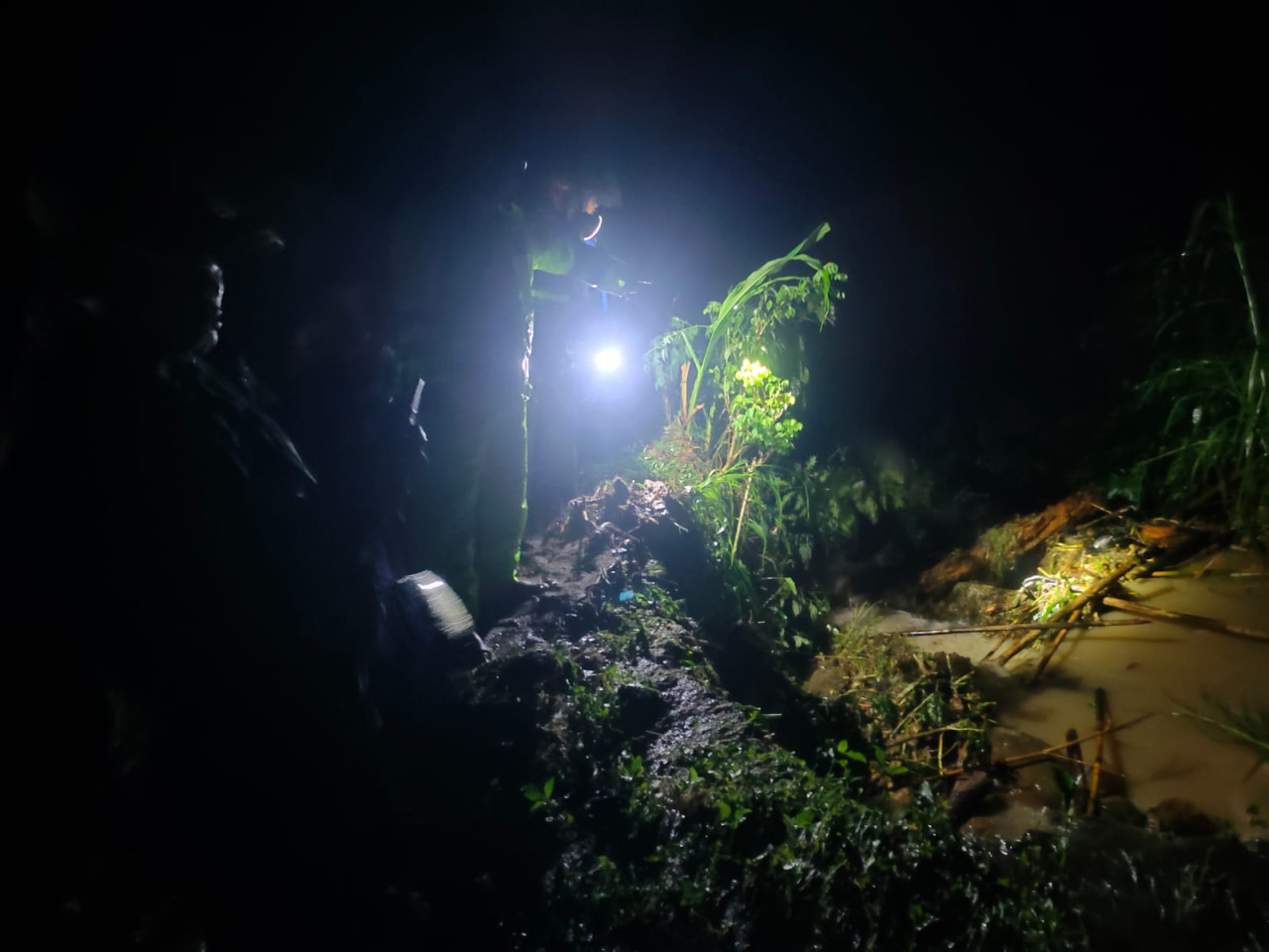 ibu dan anak di Tulungagung dilaporkan hilang diduga terseret arus sungai. (Foto: Bramanta Pamungkas/jatimnow.com)