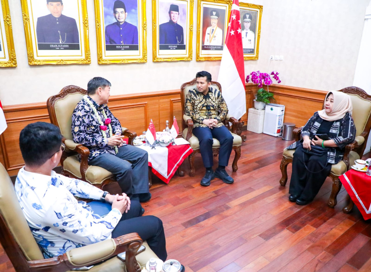 Emil Dardak menerima kunjungan Dubes Singapore dalam pengembangan Cloud Computing di Jatim (foto: Humas Pemprov Jatim for jatimnow.com)