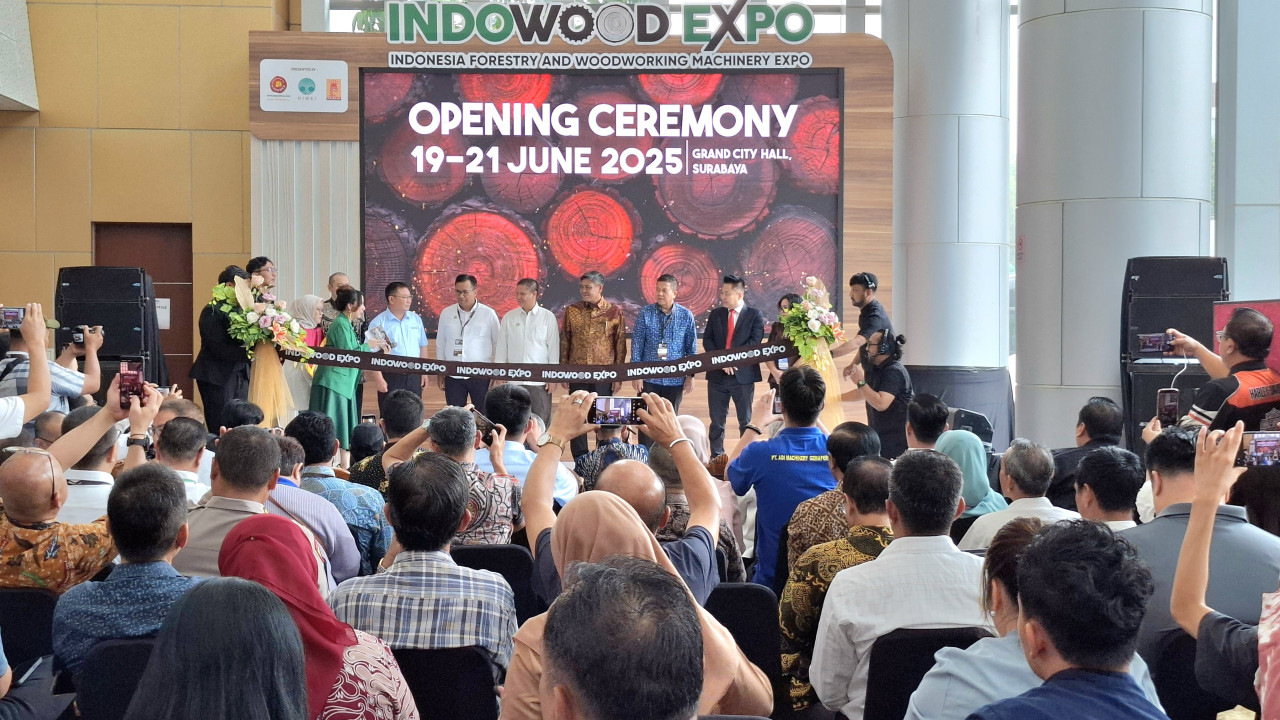 Pembukaan Indowood Expo di Grand City Surabaya (foto: Ni'am Kurniawan/jatimnow.com)