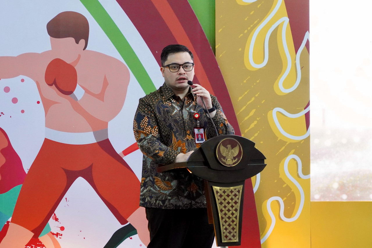 Mas Dhito saat melepas atlet. (Foto: Pemkab Kediri/jatimnow.com)