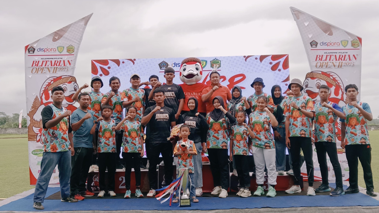 Tim PASI Ponorogo meraih Juara Umum II pada Kejurnas Atletik Blitarian Open II 2025 di Blitar. (Foto: Disbudparpora Ponorogo)