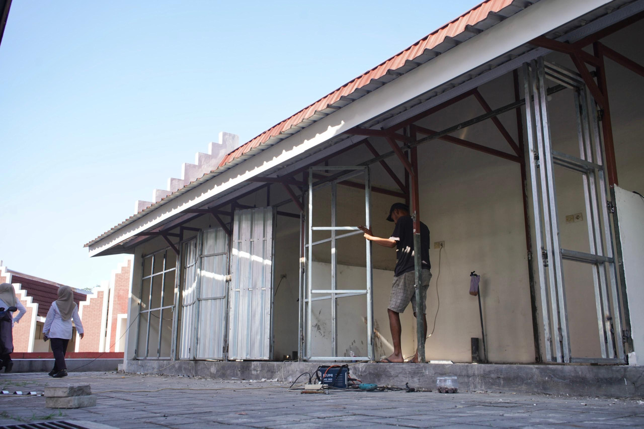 Perbaikan sentra pedagang Kaki Lima (PKL) di Kawasan Simpang Lima Gumul. (Foto: Pemkab Kediri/jatimnow.com)