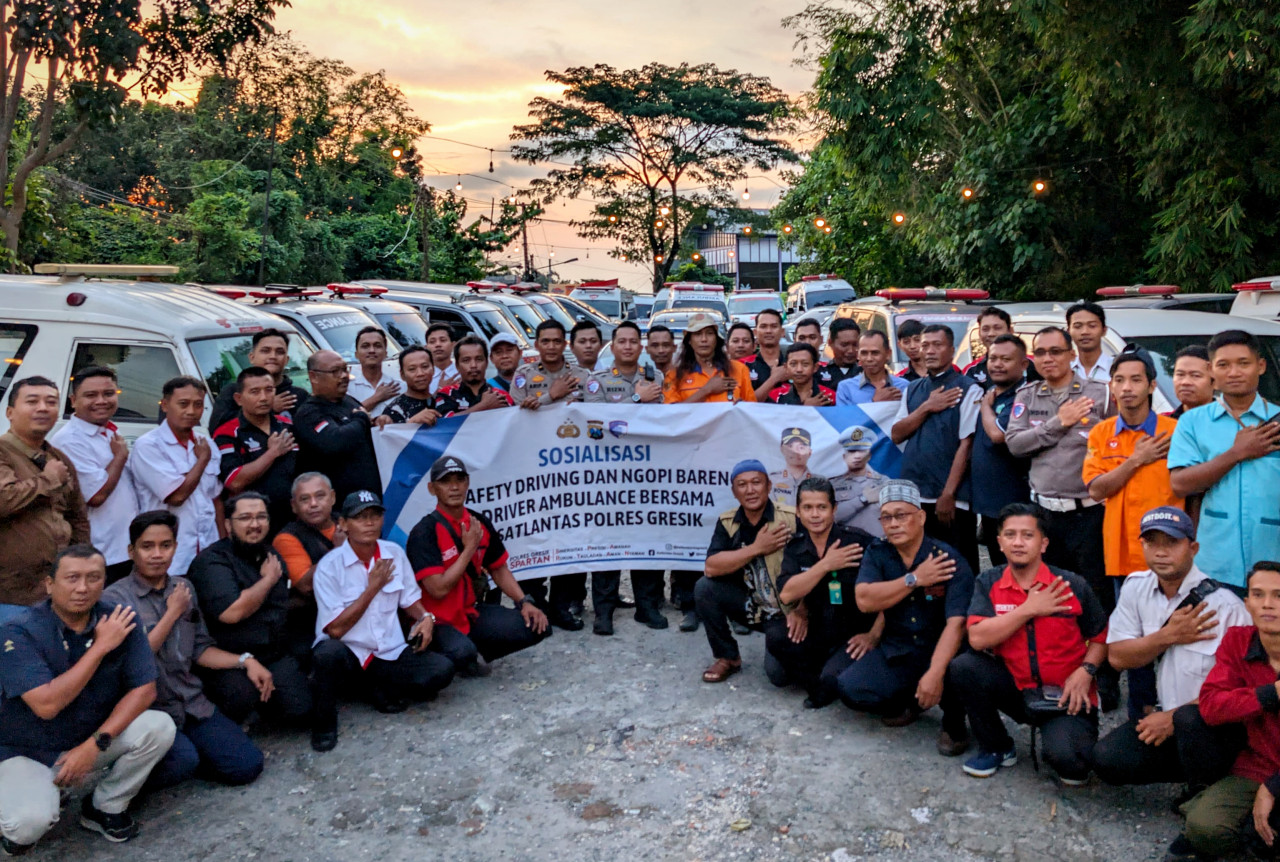 Satlantas Polres Gresik gelar Sosialisasi Safety Driving Satlantas Polres Gresik bersama Driver Ambulans. (Foto: Humas Polres Gresik)