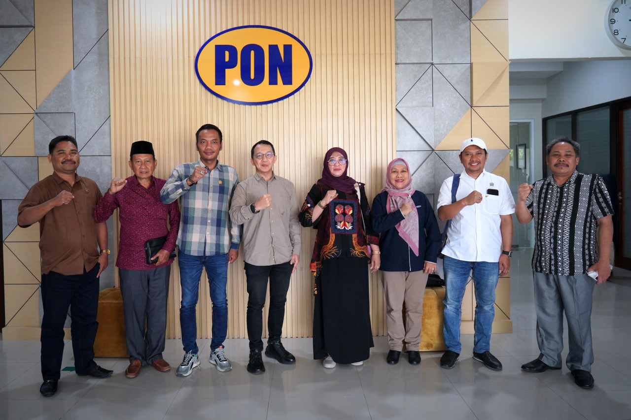 Komisi IV DPRD Gresik saat kunjungan kerja ke PT Petro Oxo Nusantara. (Foto: DPRD Gresik/jatimnow.com)