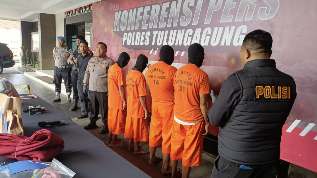 Lima predator seksual yang ditangkap Polres Tulungagung. (Foto: Bramanta Pamungkas/jatimnow.com)
