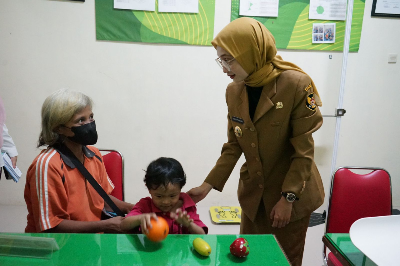 Mbak Vinanda tinjau pelayanan Puskesmas Pesantren II Kota Kediri. (Foto: Pemkot Kediri/jatimnow.com)