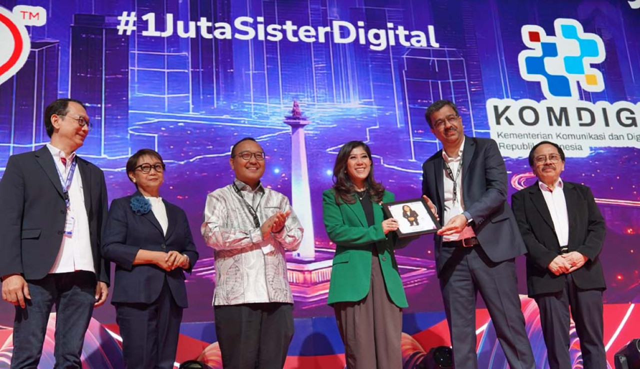 Penandatanganan nota kesepahaman antara Komdigi dan XLSMART untuk kolaborasi program Sisternet 1 Juta Sister Digital, di Jakarta, Kamis (24/7). Foto: XLSMART for jatimnow.com