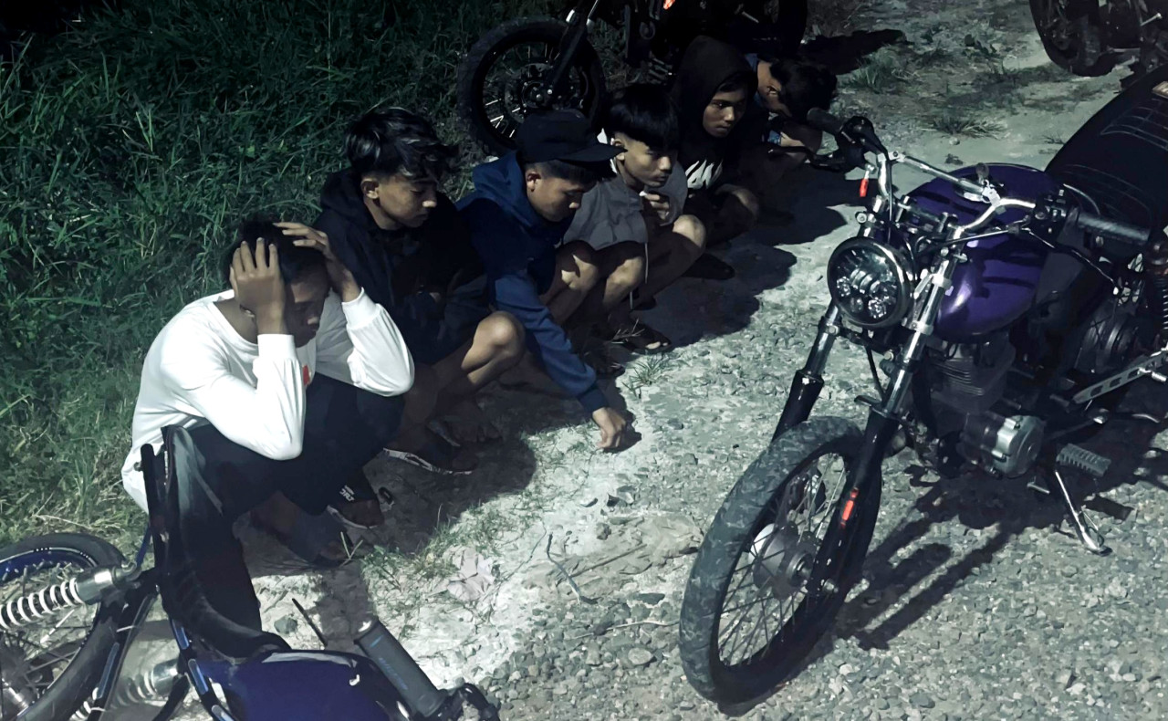 Enam pemuda yang diduga hendak melakukan balap liar diamankan Polres Gresik. (Humas Polres Gresik/jatimnow.com)