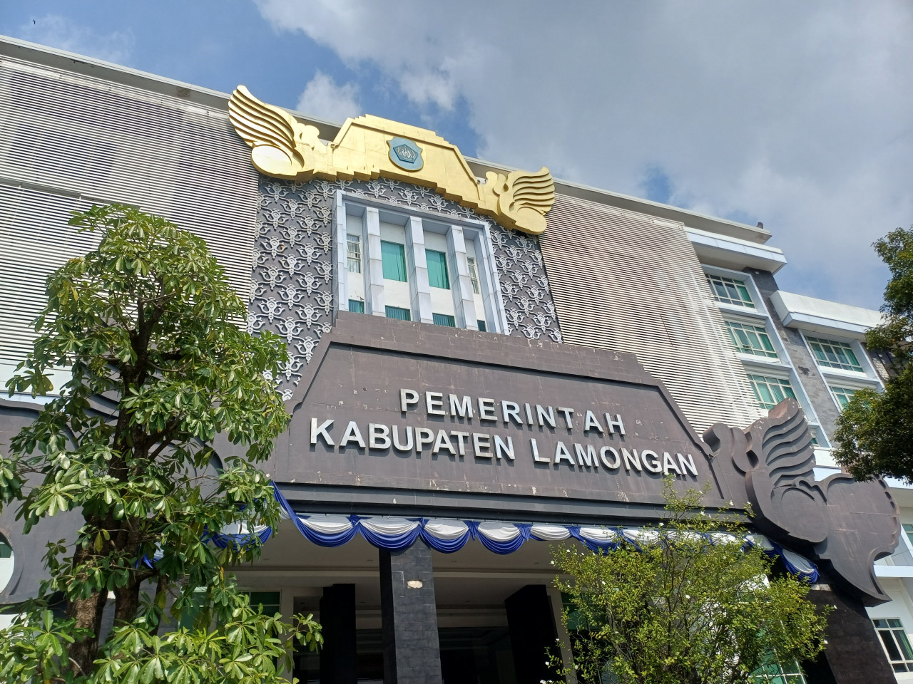 Kantor Pemkab Lamongan (foto: Adyad Amy/jatimnow.com)