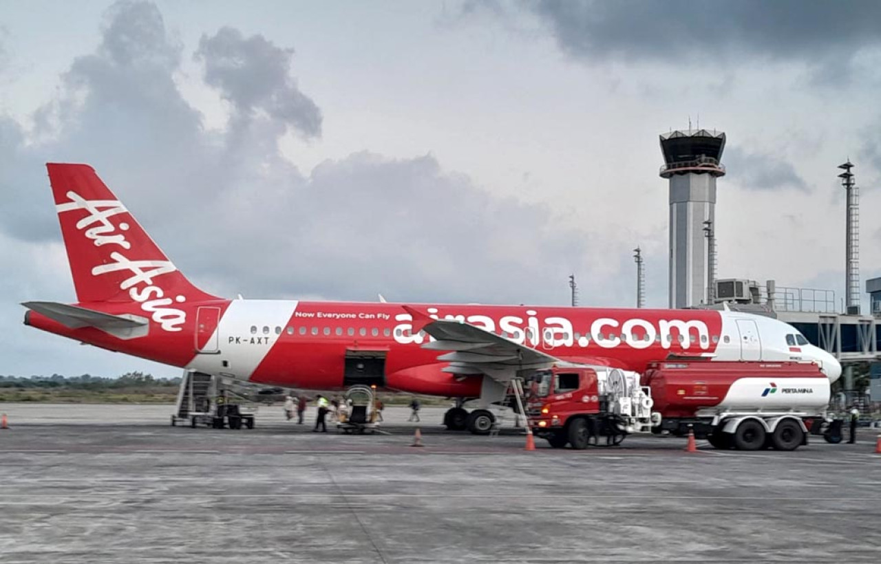 Maskapai AirAsia di Bandara Juanda. Foto: Ali Masduki/Jatimnow