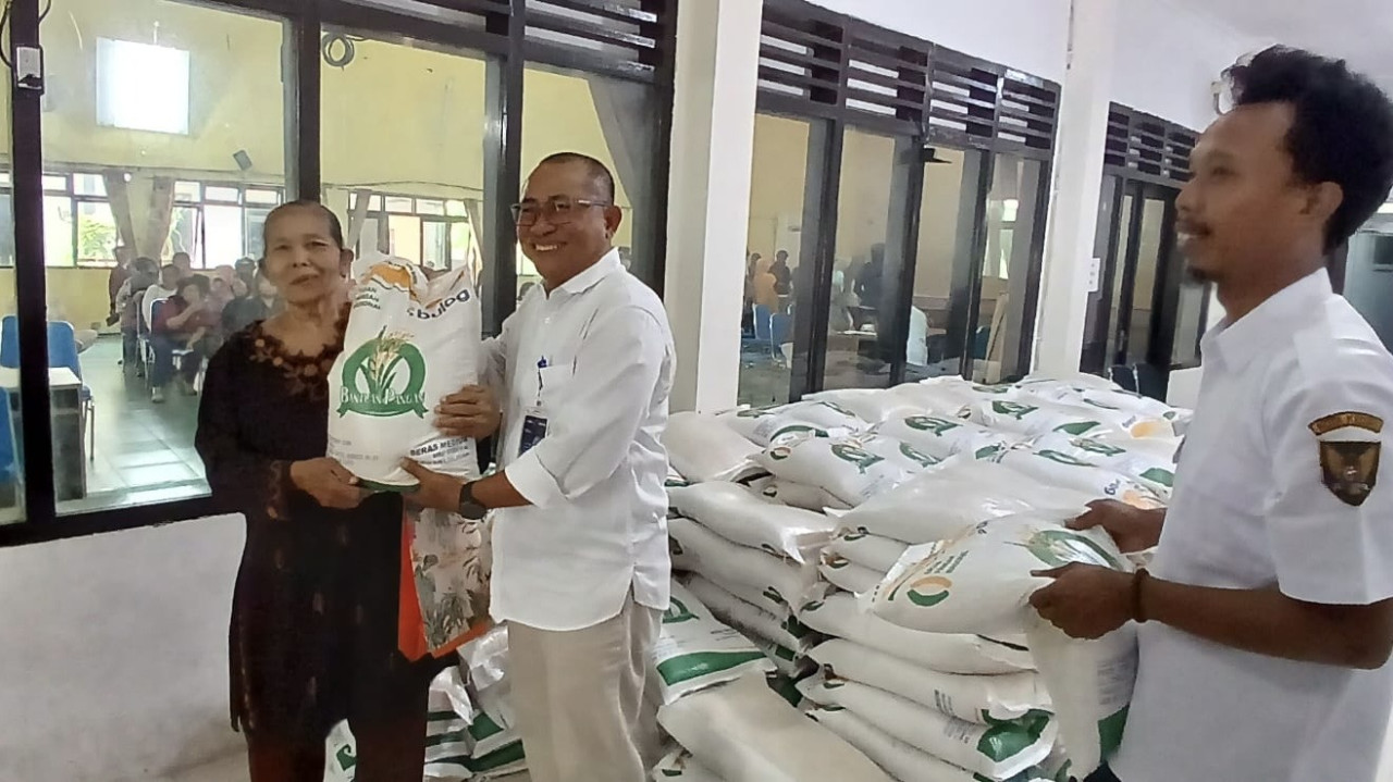 Penyaluran Bulog Kediri. (Foto: Bulog Kediri/jatimnow.com)
