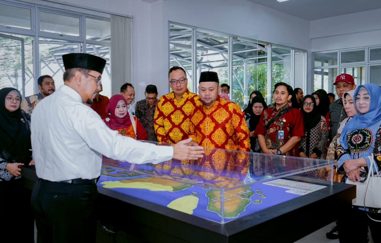 Foto: Bupati dan Wakil Bupati Gresik saat studi tiru ke CT Arsa Foundation. (Diskominfo Gresik/jatimnow.com))