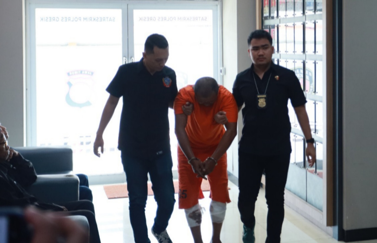 Pelaku curanmor yang beraksi di 29 TKP saat diamankan Satreskrim Polres Gresik. (Foto: Humas Polres Gresik/jatimnow.com)