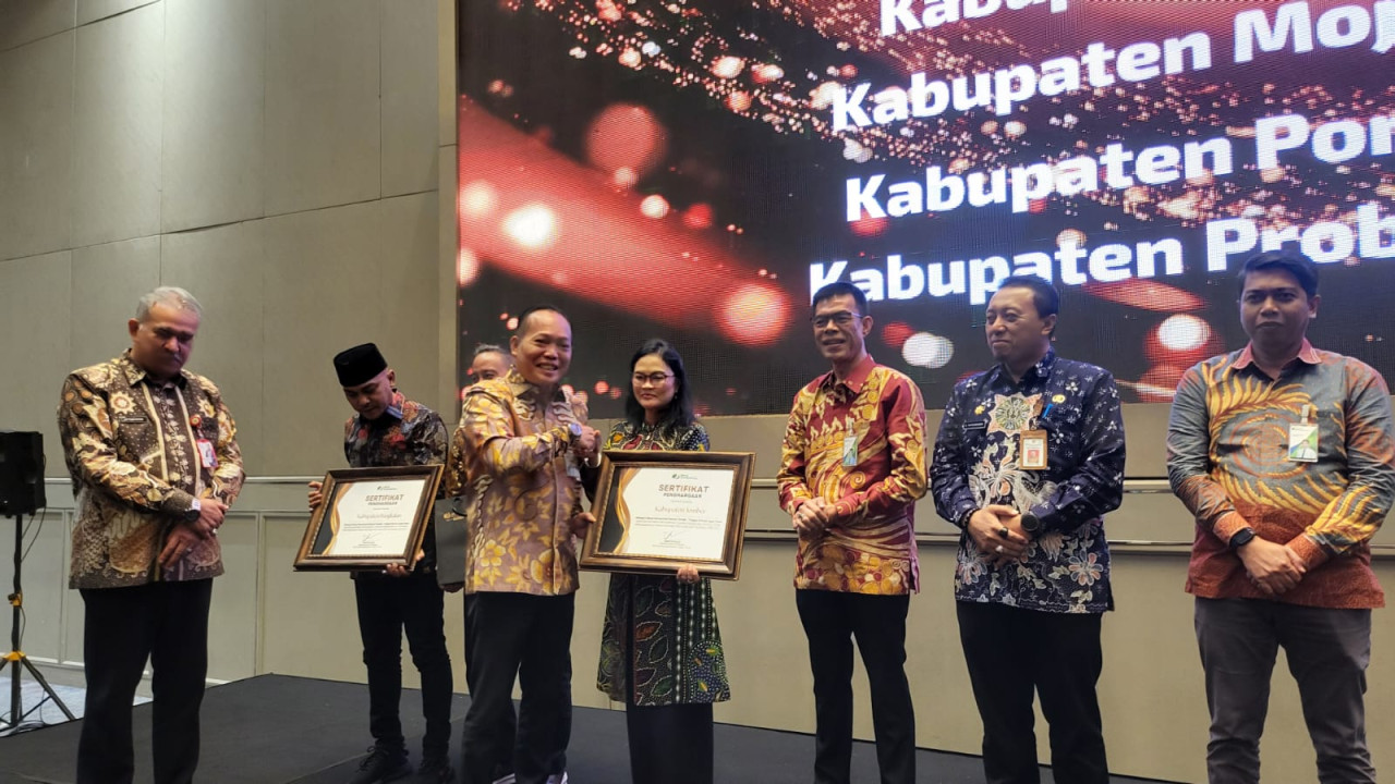 Foto : Jember raih award optimalisasi kepesertaan jaminan sosial ketenagakerjaan (Diskominfo/jatimnow.com)