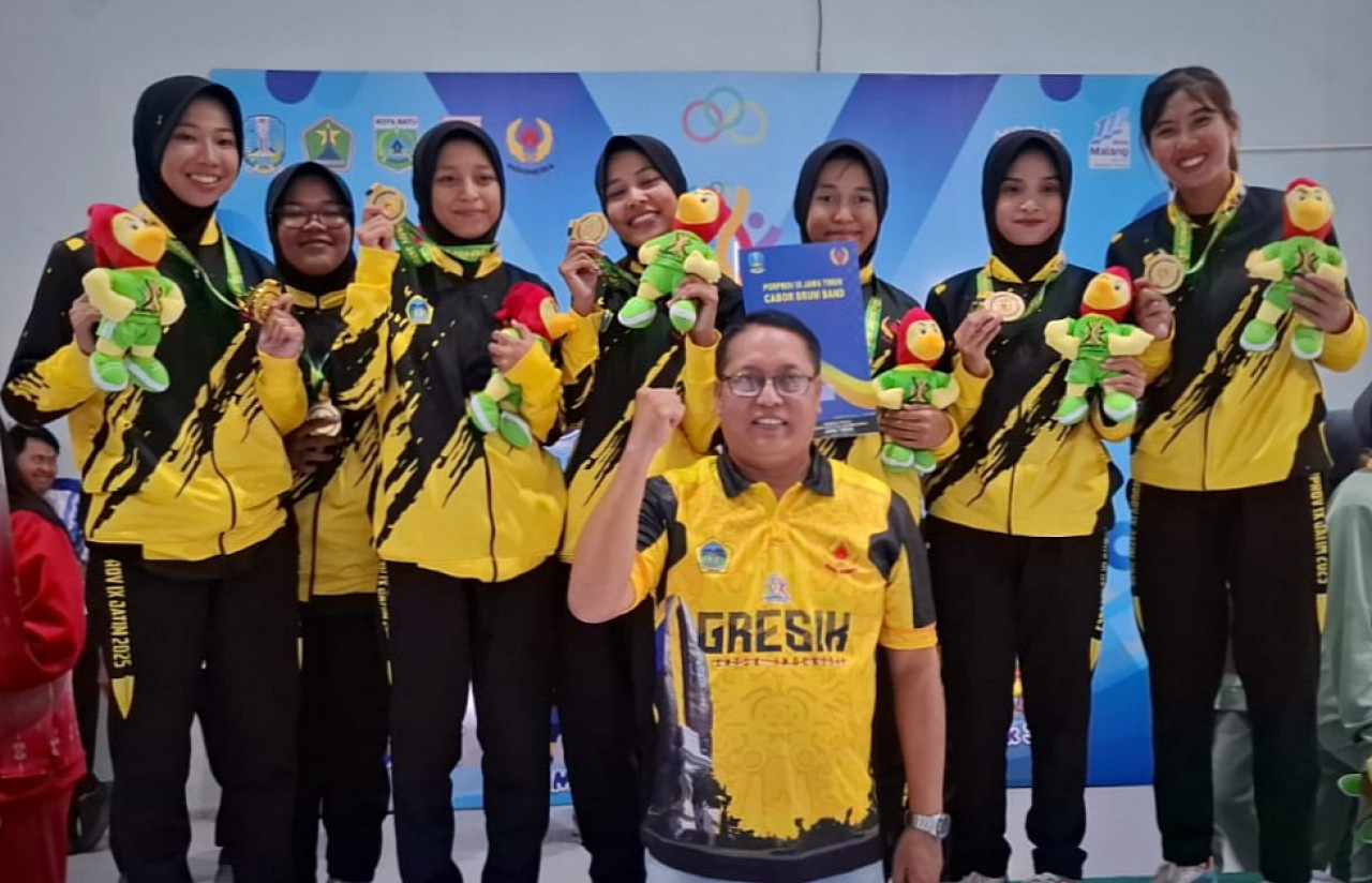 Foto: Kontingen Cabor Drumband Kabupaten Gresik di Porprov IX Jawa Timur 2025. (KONI Gresik/jatimnow.com)