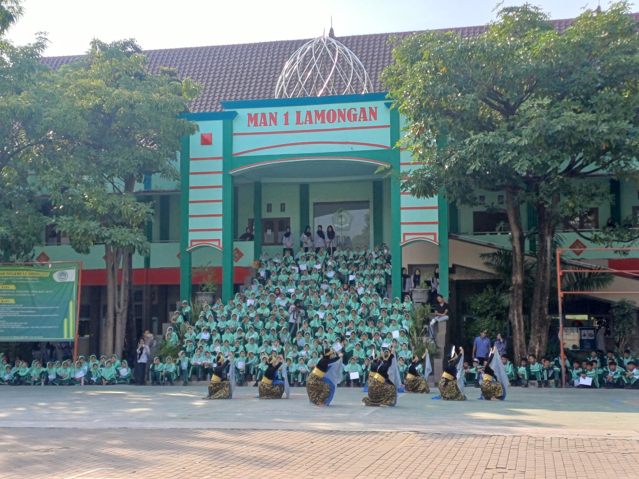 Foto: Demo ekstrakulikular MAN 1 Lamongan. ( Adyad Ammy Iffansah/jatimnow.com)