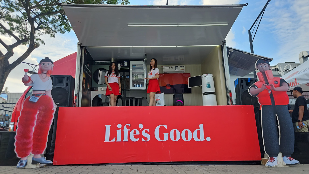 LG Life’s Good Truck Sapa Warga Surabaya