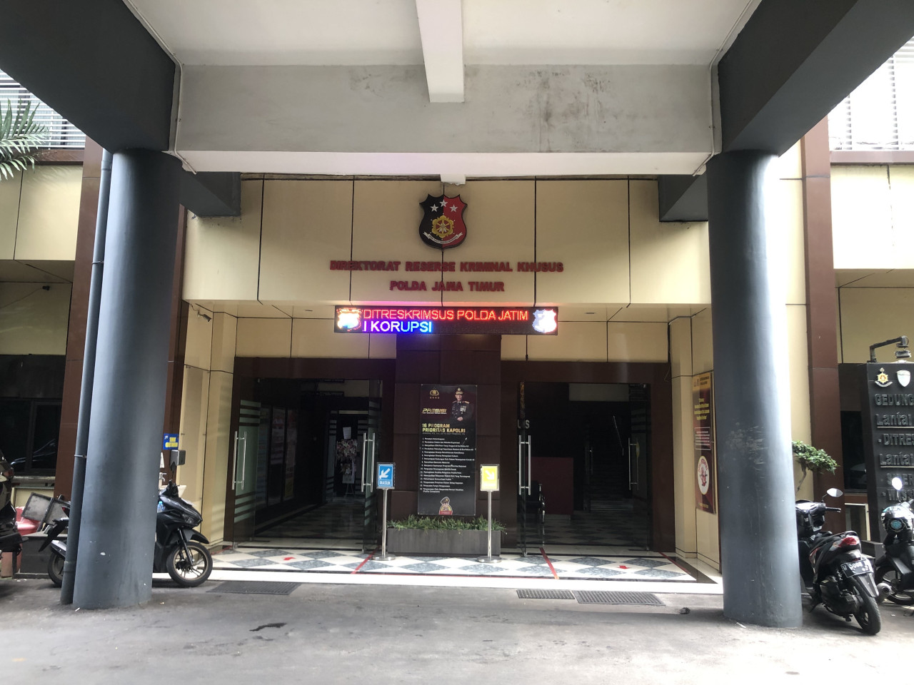 Gedung tempat Khofifah diperiksa KPK (foto: Rizki/jatimnow.com)