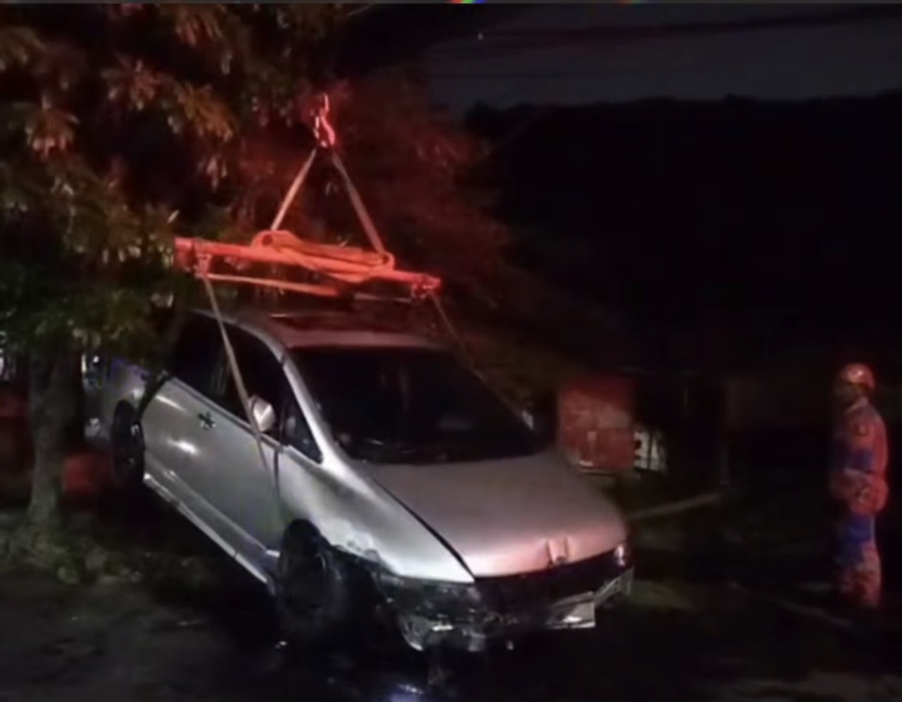 Mobil Honda Tercebur Sungai di Surabaya, Begini Kondisinya