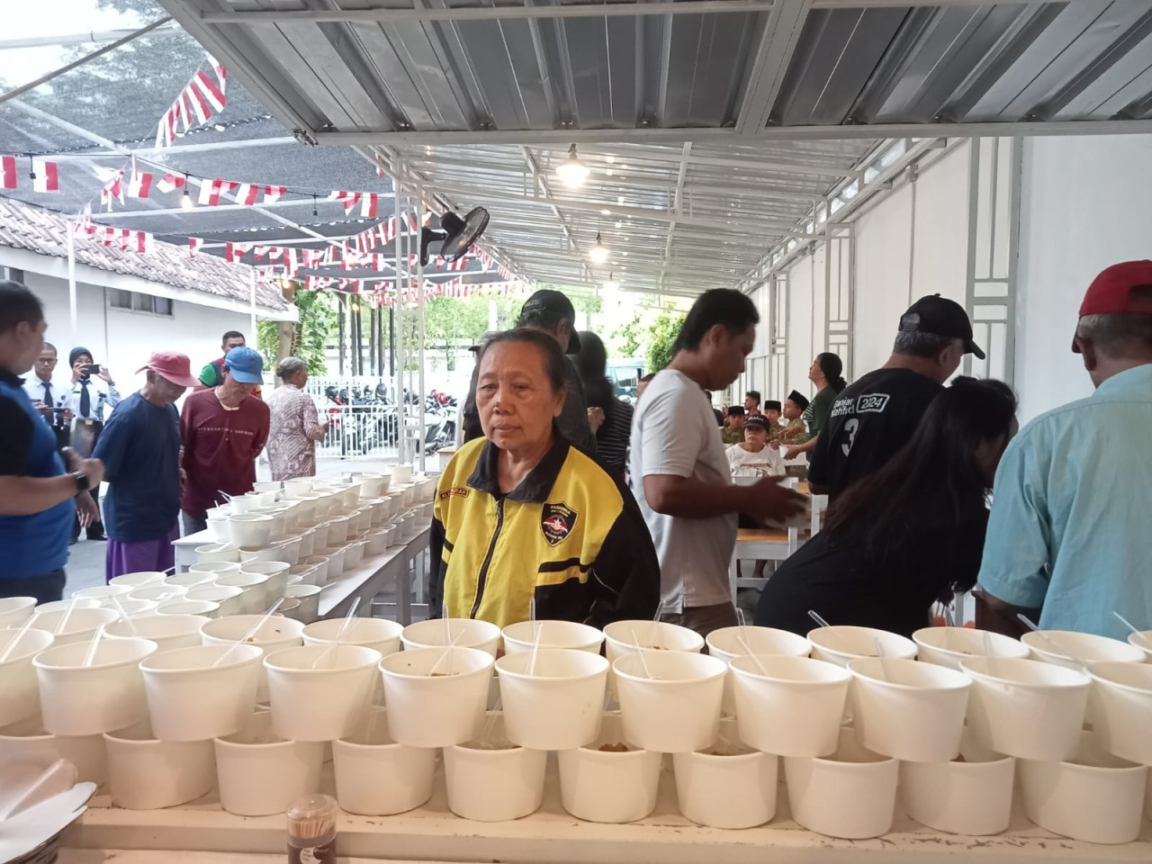 Foto: Warga ikuti Jumat Berkah yang digelar Lapas Tulungagung (Bramanta Pamungkas/jatimnow.com)