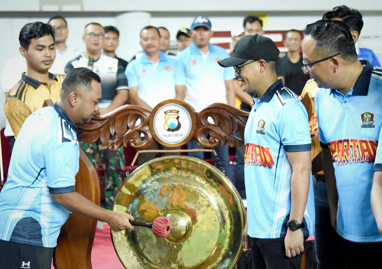 Pembukaan turnamen bola voli Kapolres Gresik Cup 2025. (Foto: Humas Polres Gresik/jatimnow.com)