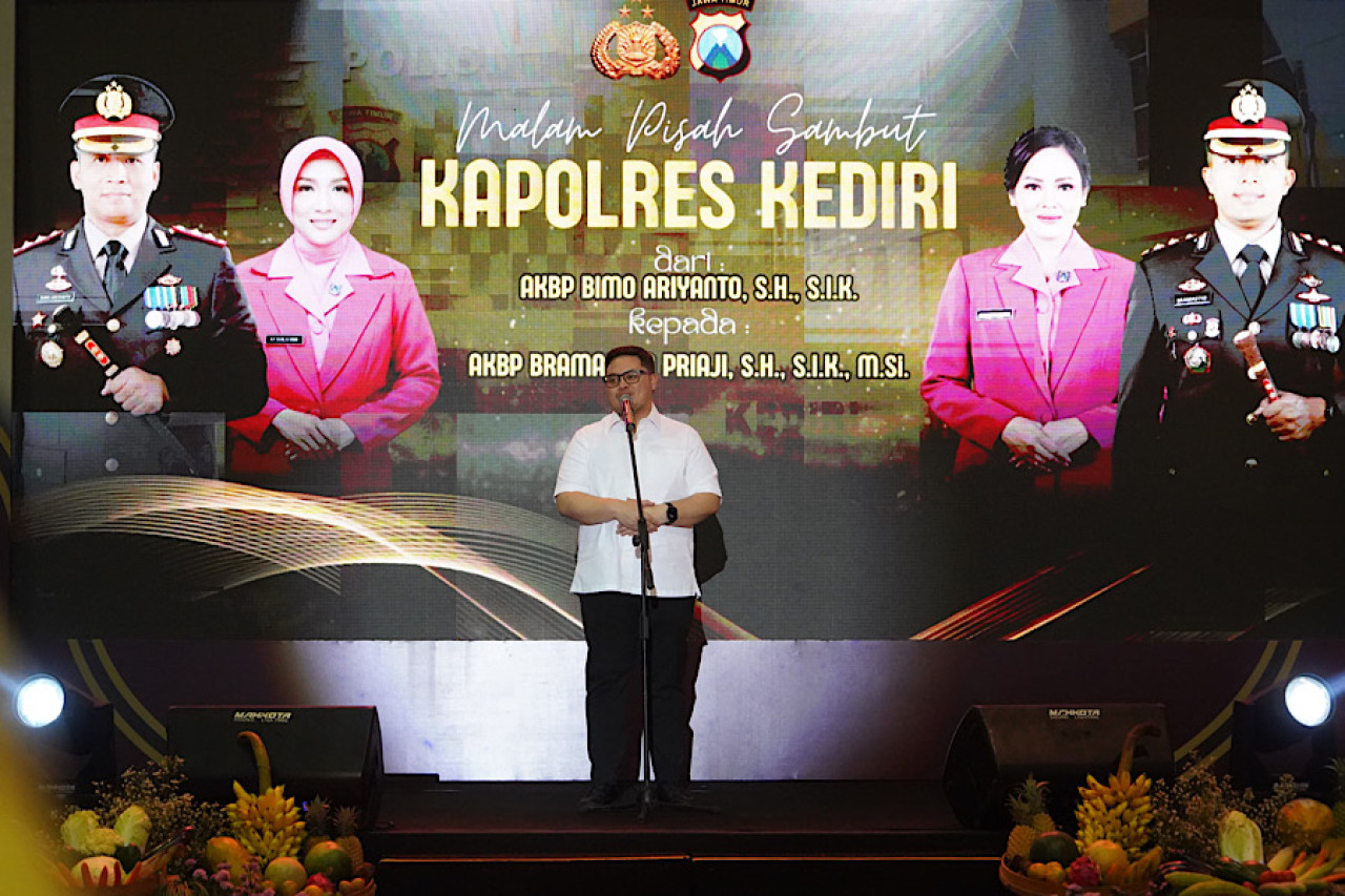 Mas Dhito dalam pisah sambut Kapolres Kediri. (Foto: Pemkab Kediri/jatimnow.com)