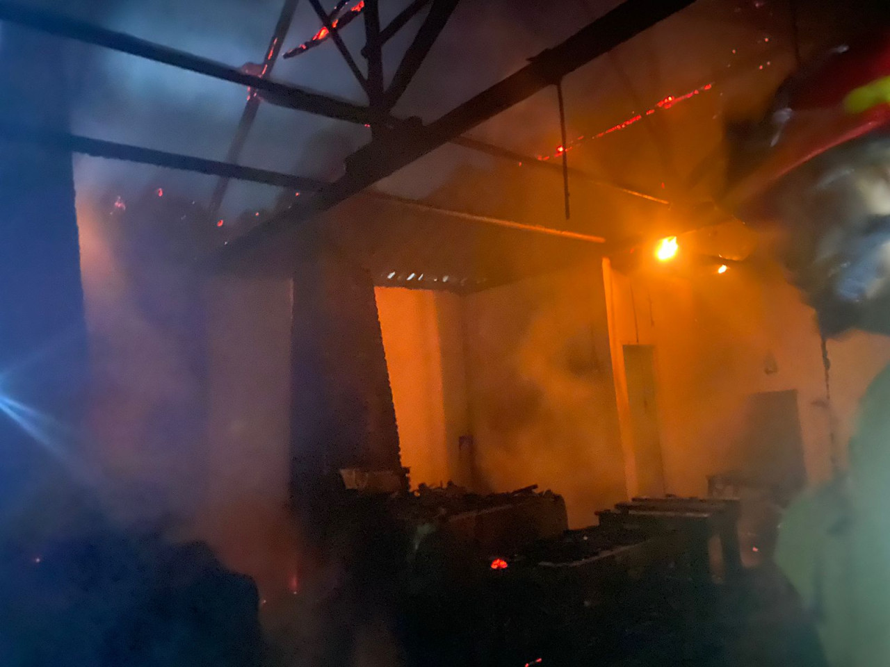 Diduga Karena Lalai, Pabrik Penggorengan Tahu di Trenggalek Terbakar