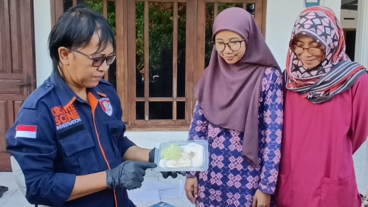 Sampel makanan yang menyebabkan keracunan massal. (Bramanta Pamungkas/jatimnow.com)