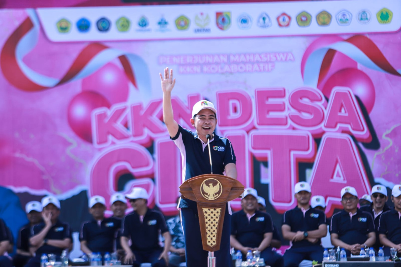 Bupati Jember melepas ribuan mahasiswa peserta KKN Kolaboratif. (Foto: Diskominfo Jember/jatimnow.com)