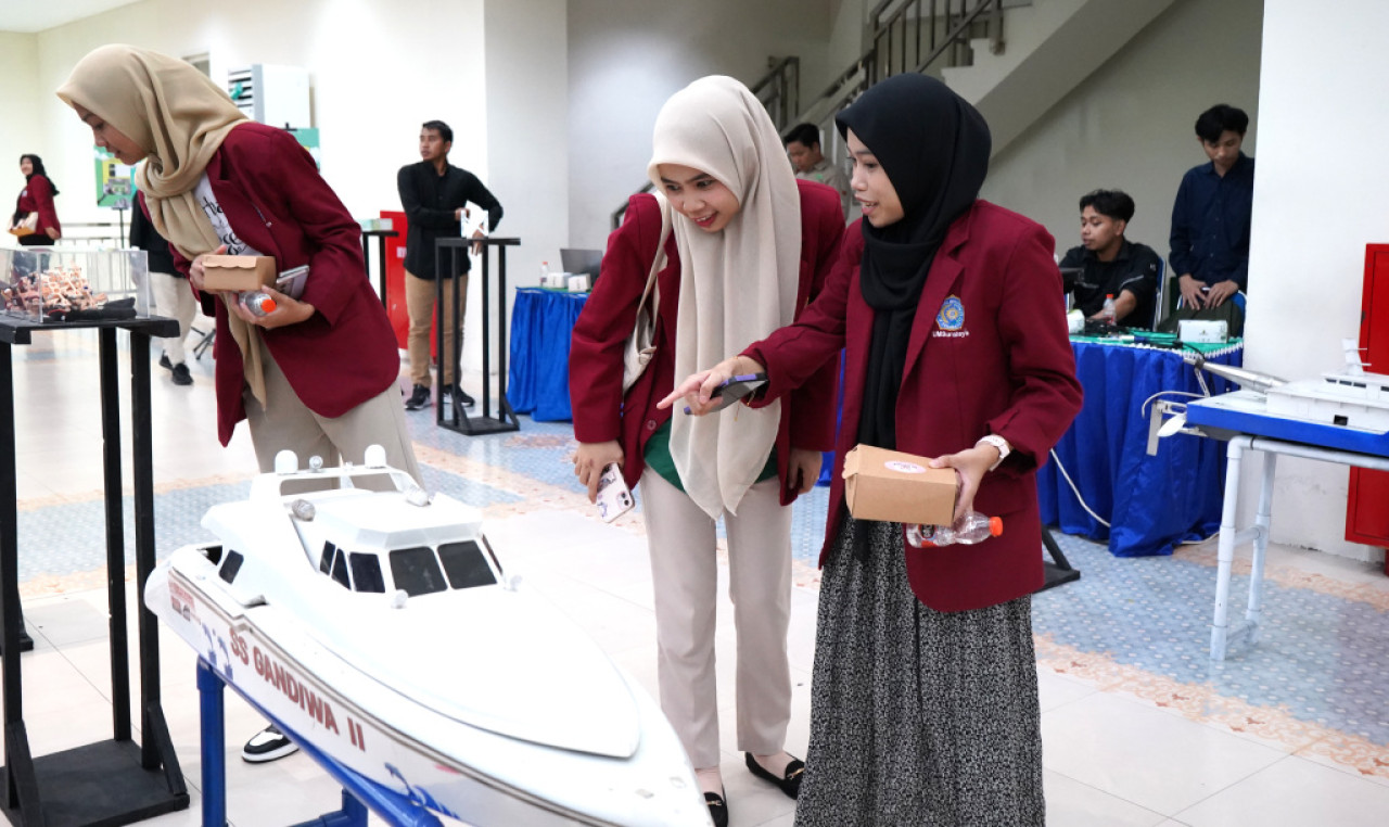 Peserta KKN UM Surabaya didorong untuk mengaplikasikan teknologi tepat guna yang telah mereka kembangkan selama masa studi. Foto: Ali Masduki/jatimnow.com