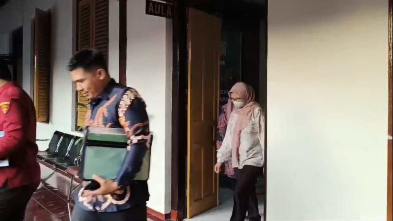 Bupati Blitar Periode 2021-2024 Mak Rini Kembali diperiksa Kejari