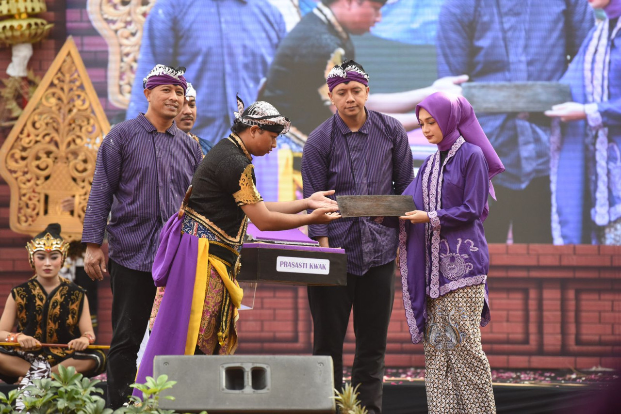 Proses Manusuk Sima, kenang Hari Jadi Kota Kediri. (Foto: Pemkot Kediri/jatimnow.com)