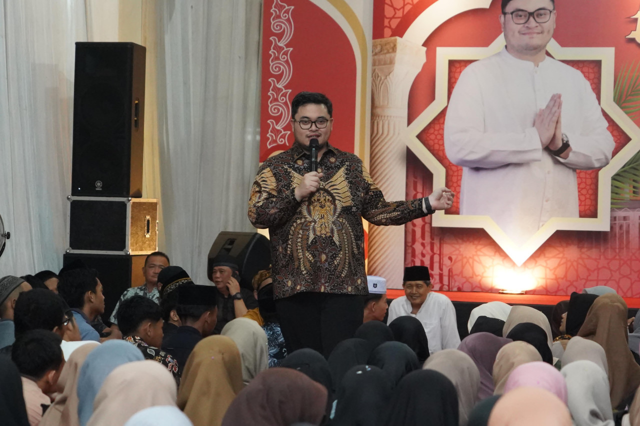 Mas Dhito saat di SMA Dharma Wanita Boarding School. (Foto: Pemkab Kediri/jatimnow.com)