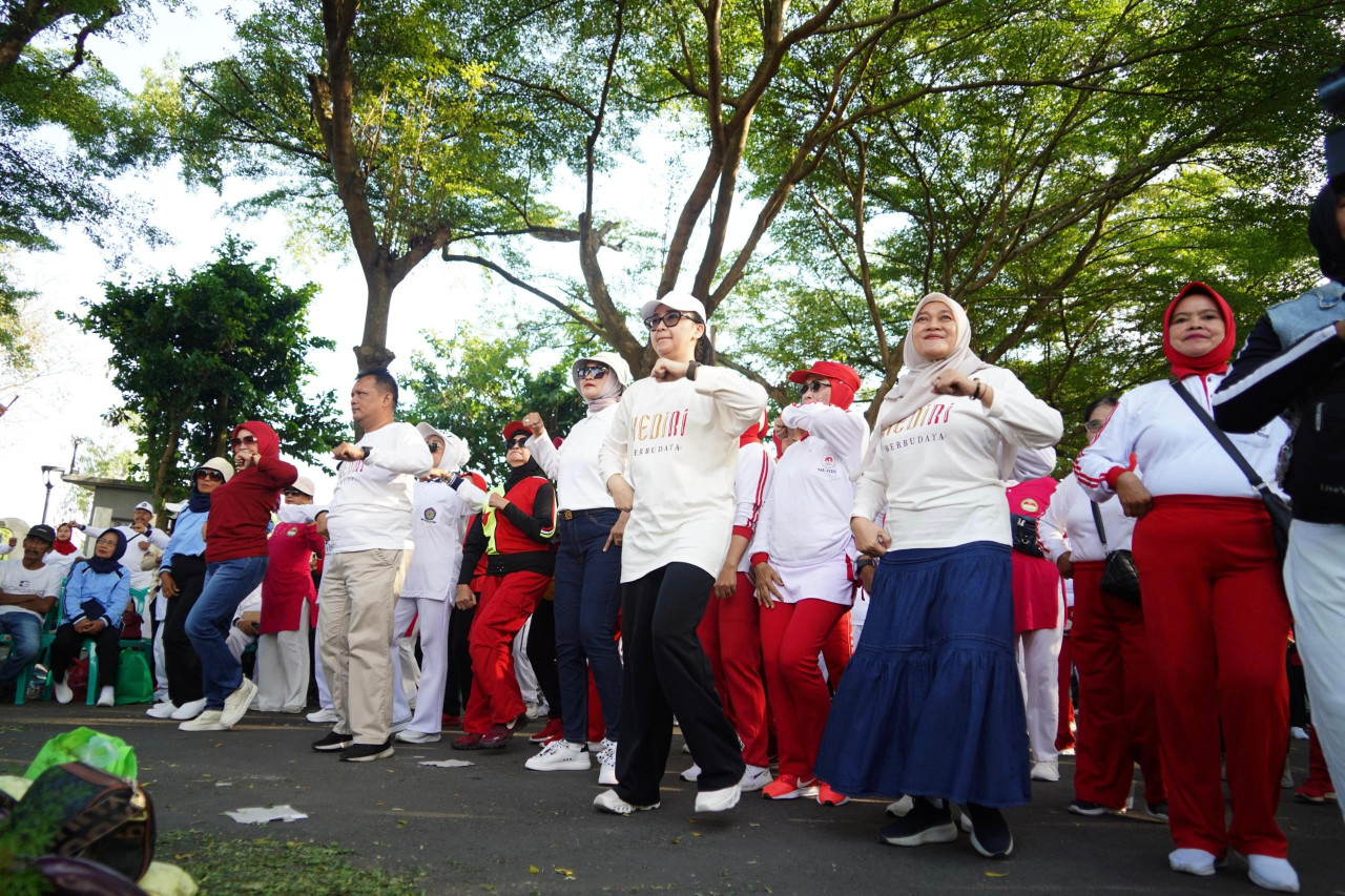 Foto: Ketua Tim Penggerak Pemberdayaan Kesejahteraan Keluarga (TP-PKK) Kabupaten Kediri Eriani Annisa Hanindhito (Pemkab Kediri/jatimnow.com)