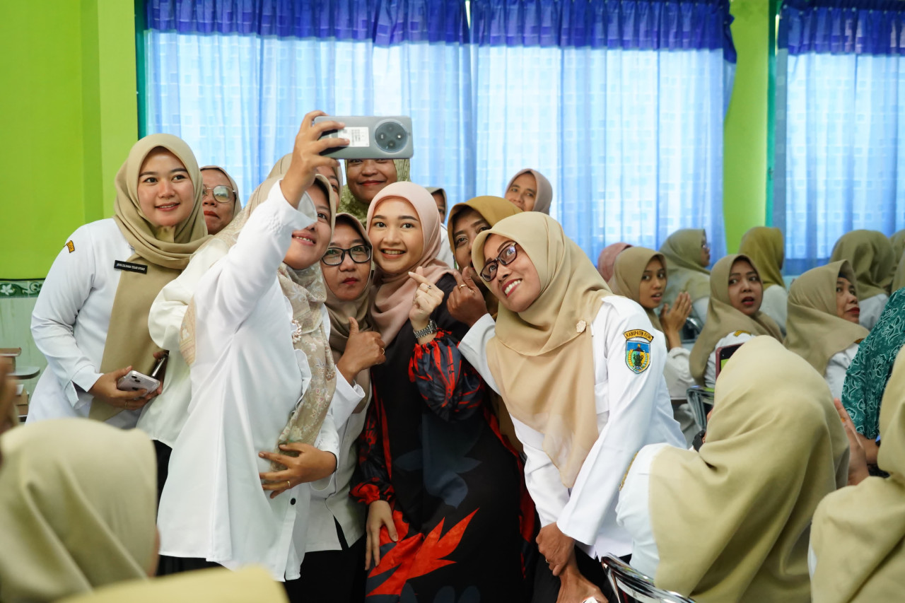 Mbak Cicha saat membuka Bimbingan Teknis (Bimtek) Peningkatan Kapasitas Guru PAUD PKK Kabupaten Kediri. (Foto: Pemkab Kediri/jatimnow.com)