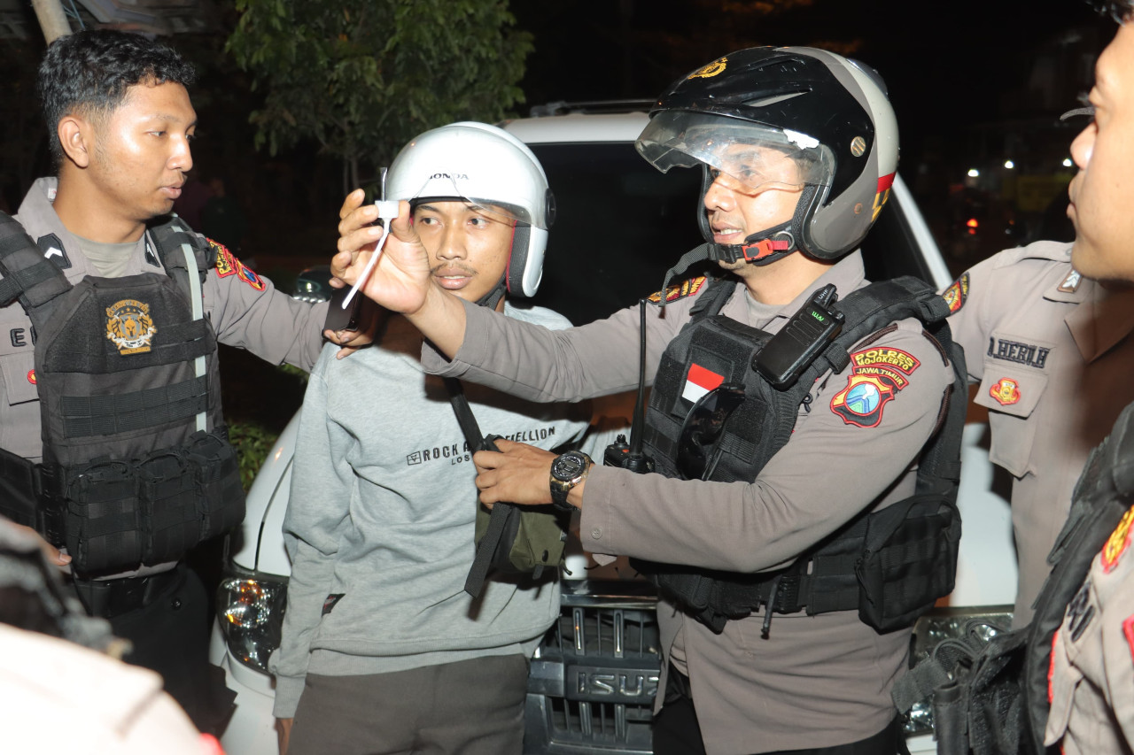 Patroli malam di Mojokerto. (Foto: Polda Jatim/jatimnow.com)